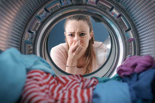 چرا لباس در لباسشویی بو میگیرد