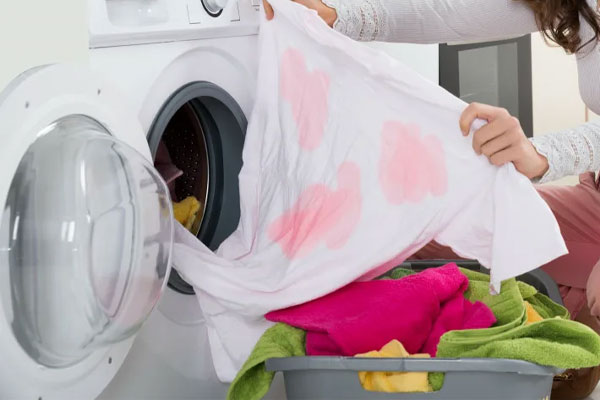 رنگ پس دادن لباس ها به هم در لباسشویی