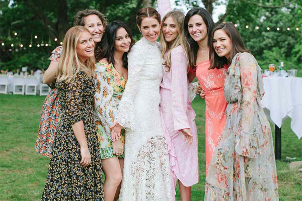 انتخاب رنگ مناسب: هماهنگی با تم و رعایت احترام