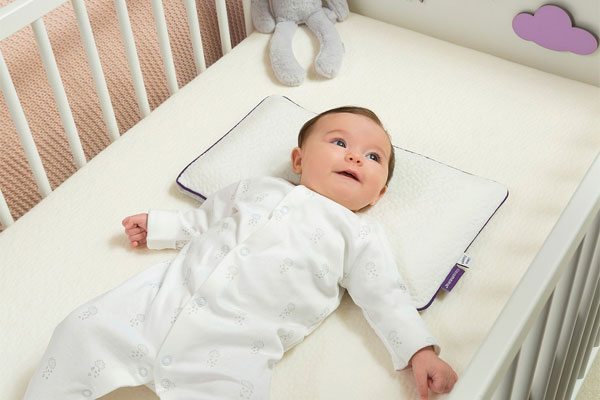 آیا باید از بالش برای نوزاد استفاده کرد؟