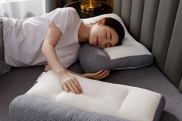 چه ویژگی‌هایی یک بالش مناسب برای قوز گردن باید داشته باشد؟